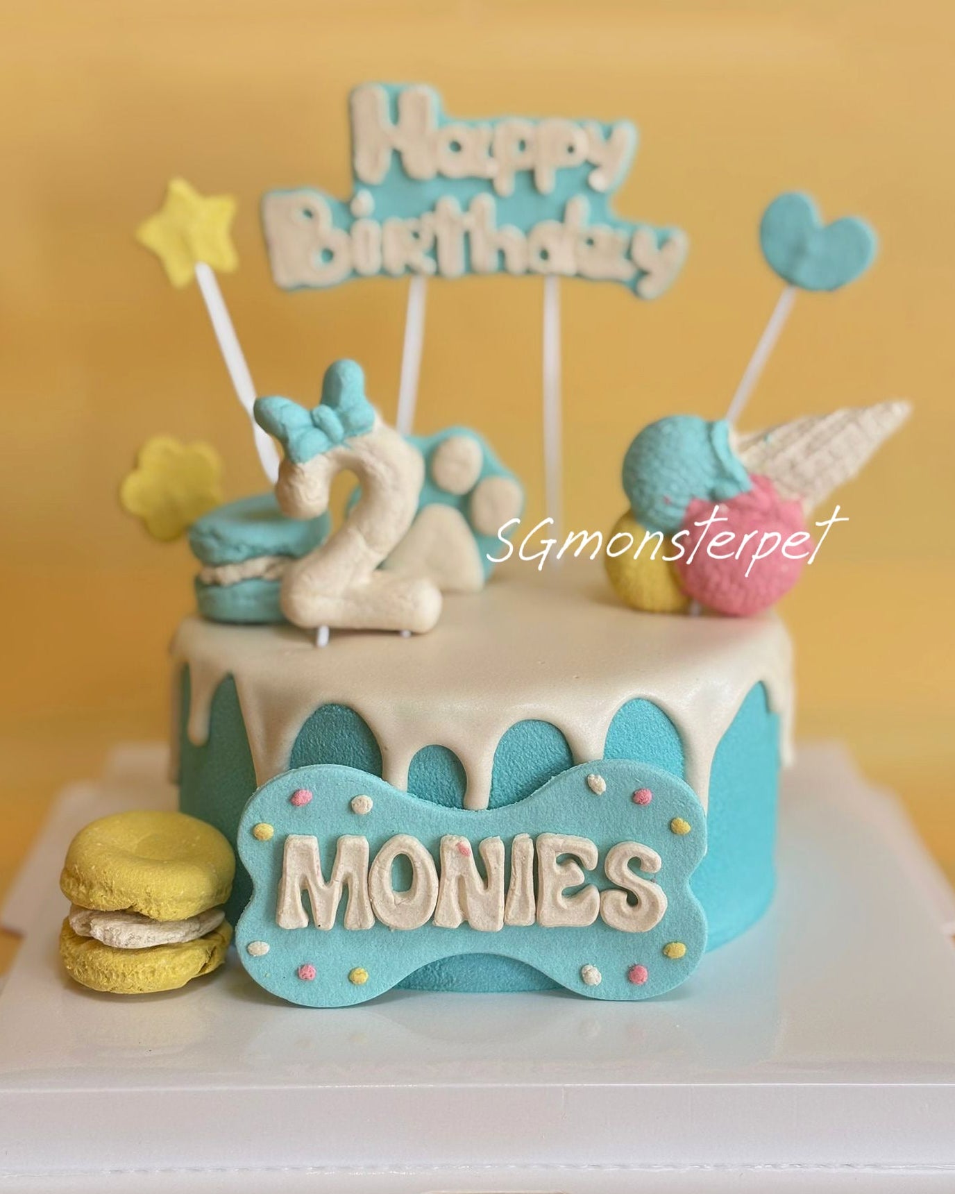 Birthday pet cake with edible deco cookies